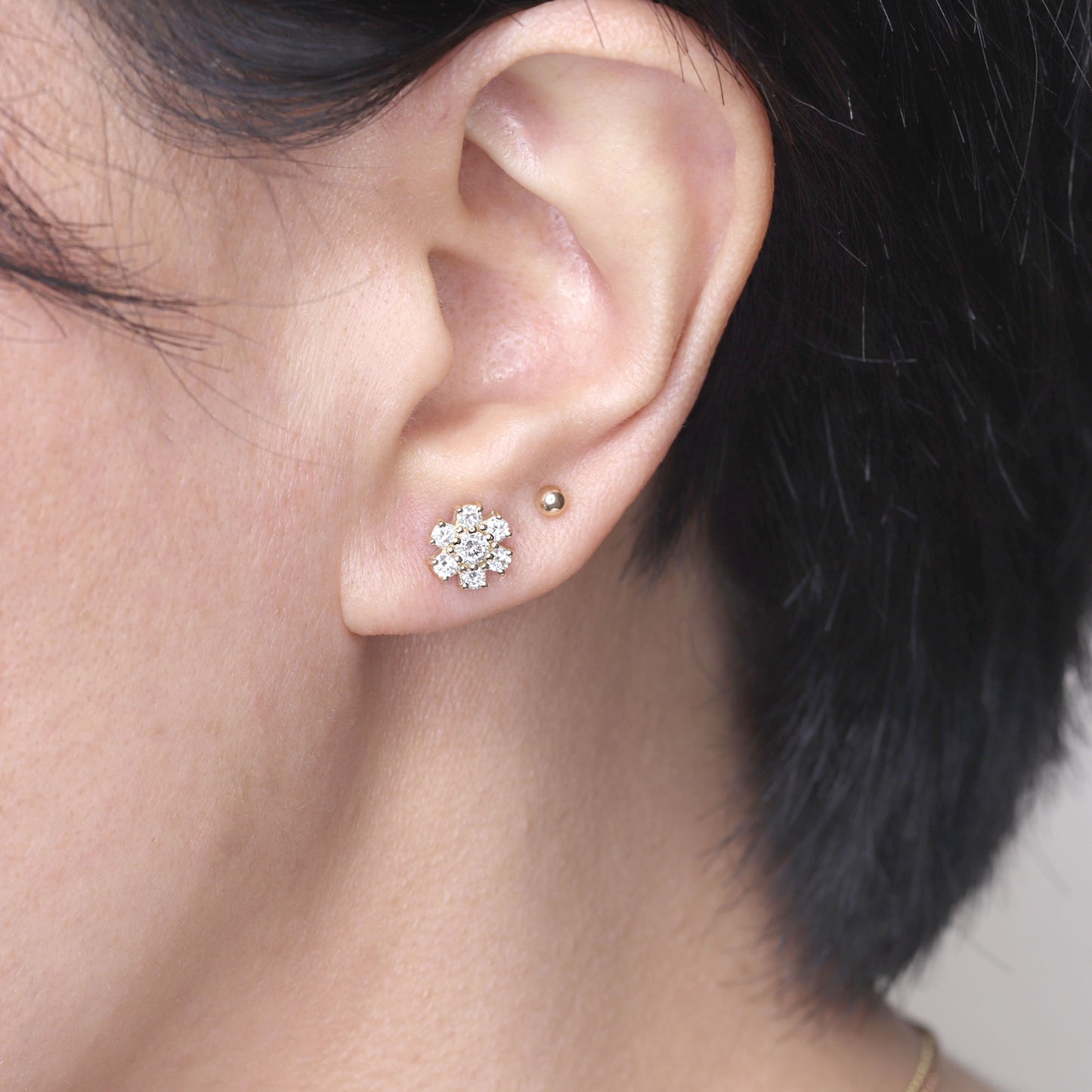 14K DIAMOND FLOWER EARRING