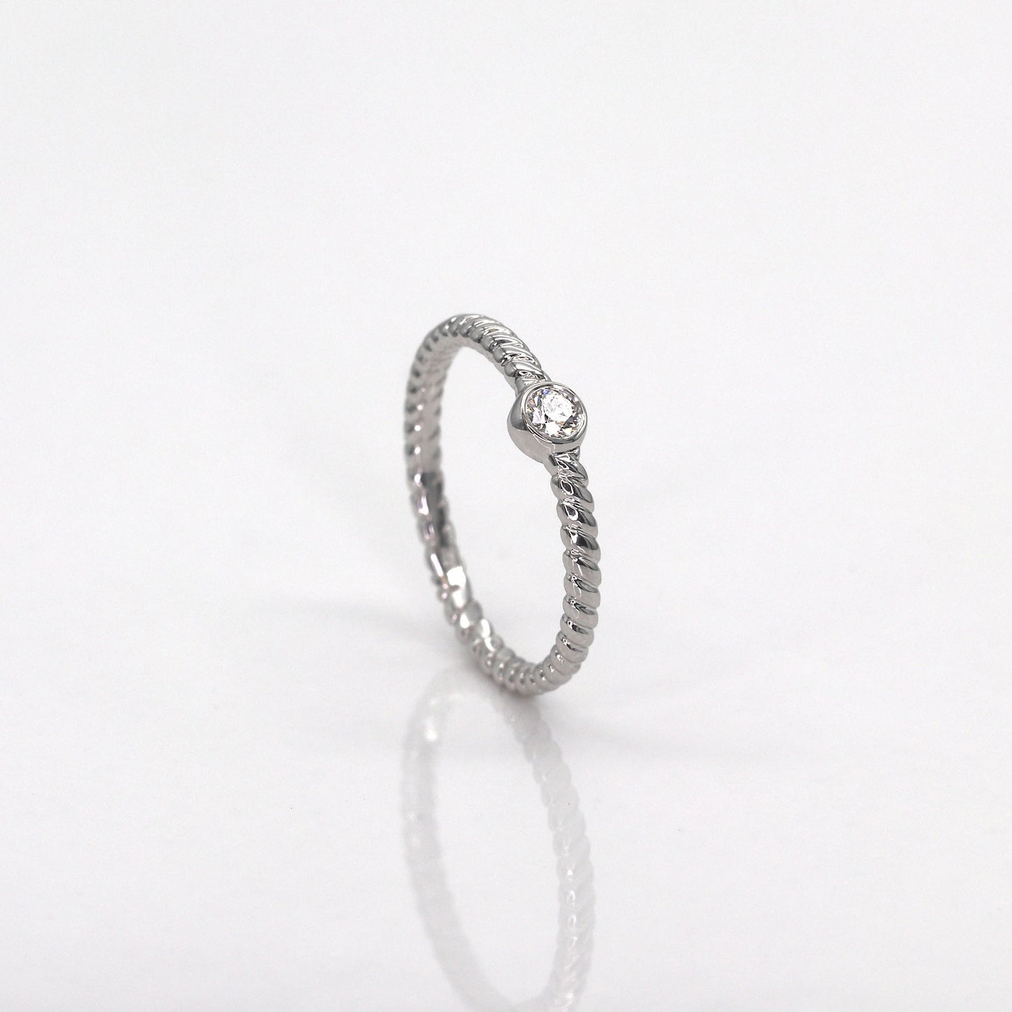 14K 0.08CT DIAMOND BEZEL TWIST RING