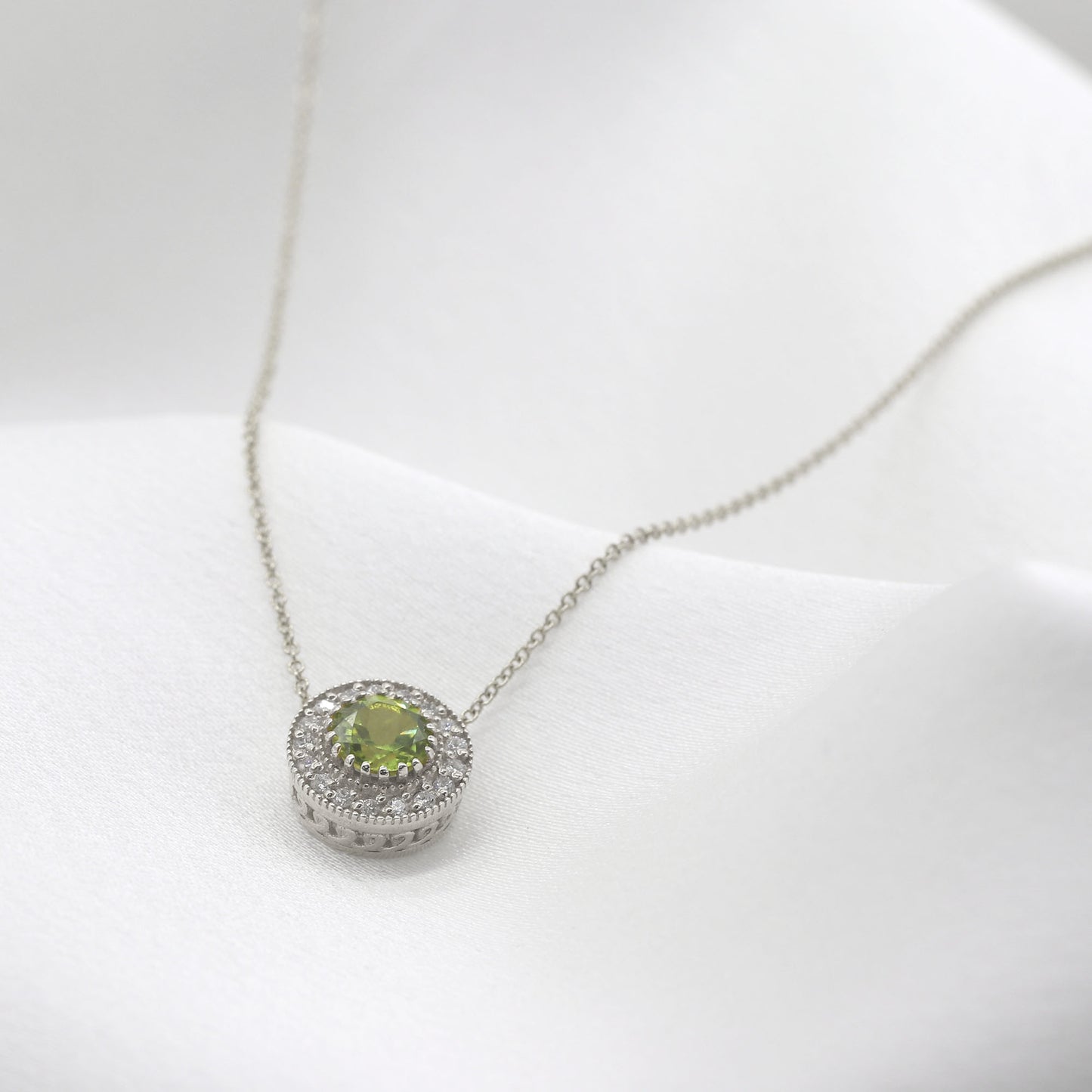 14K PERIDOT DIAMOND HALO VINTAGE NECKLACE