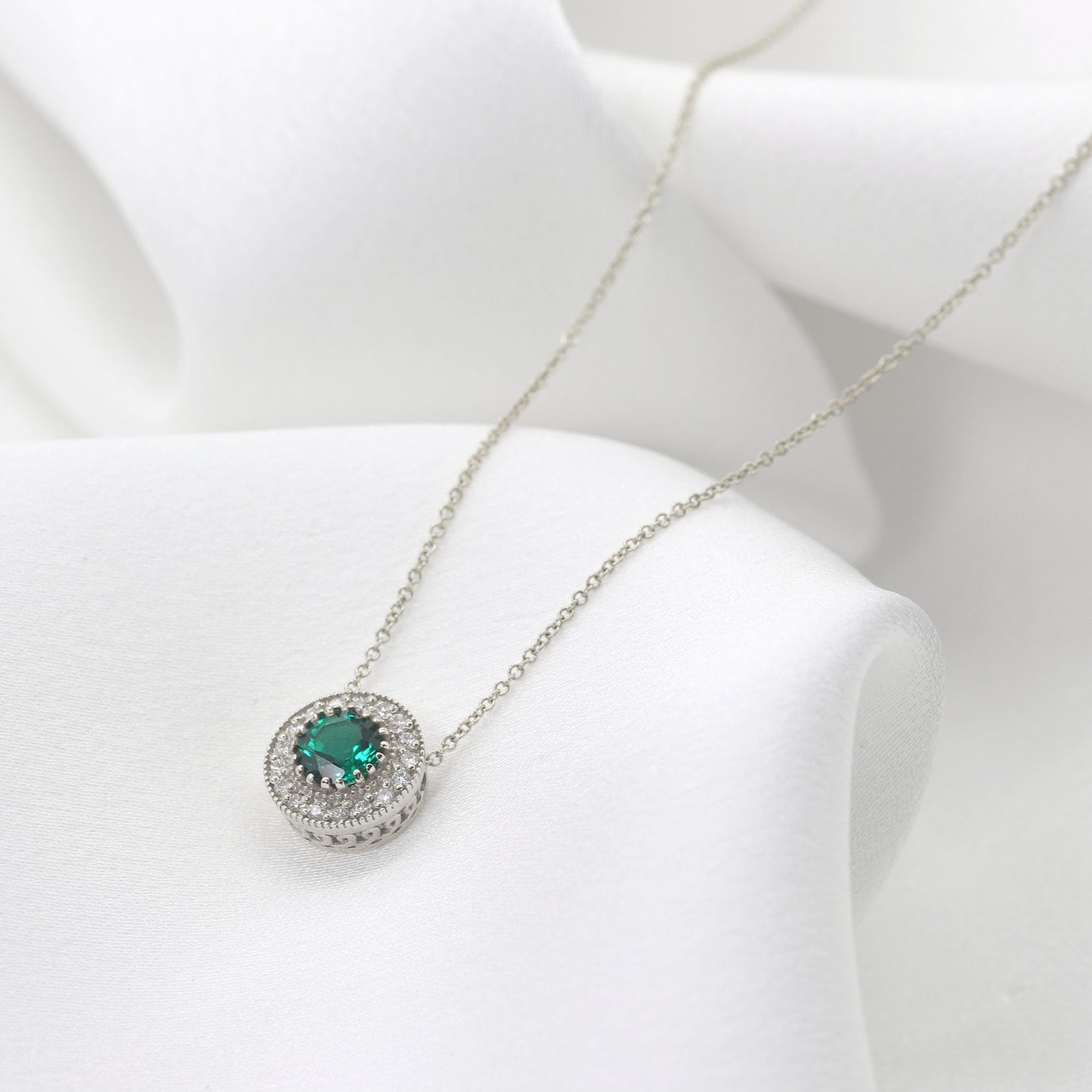 14K LAB EMERALD DIAMOND HALO VINTAGE NECKLACE