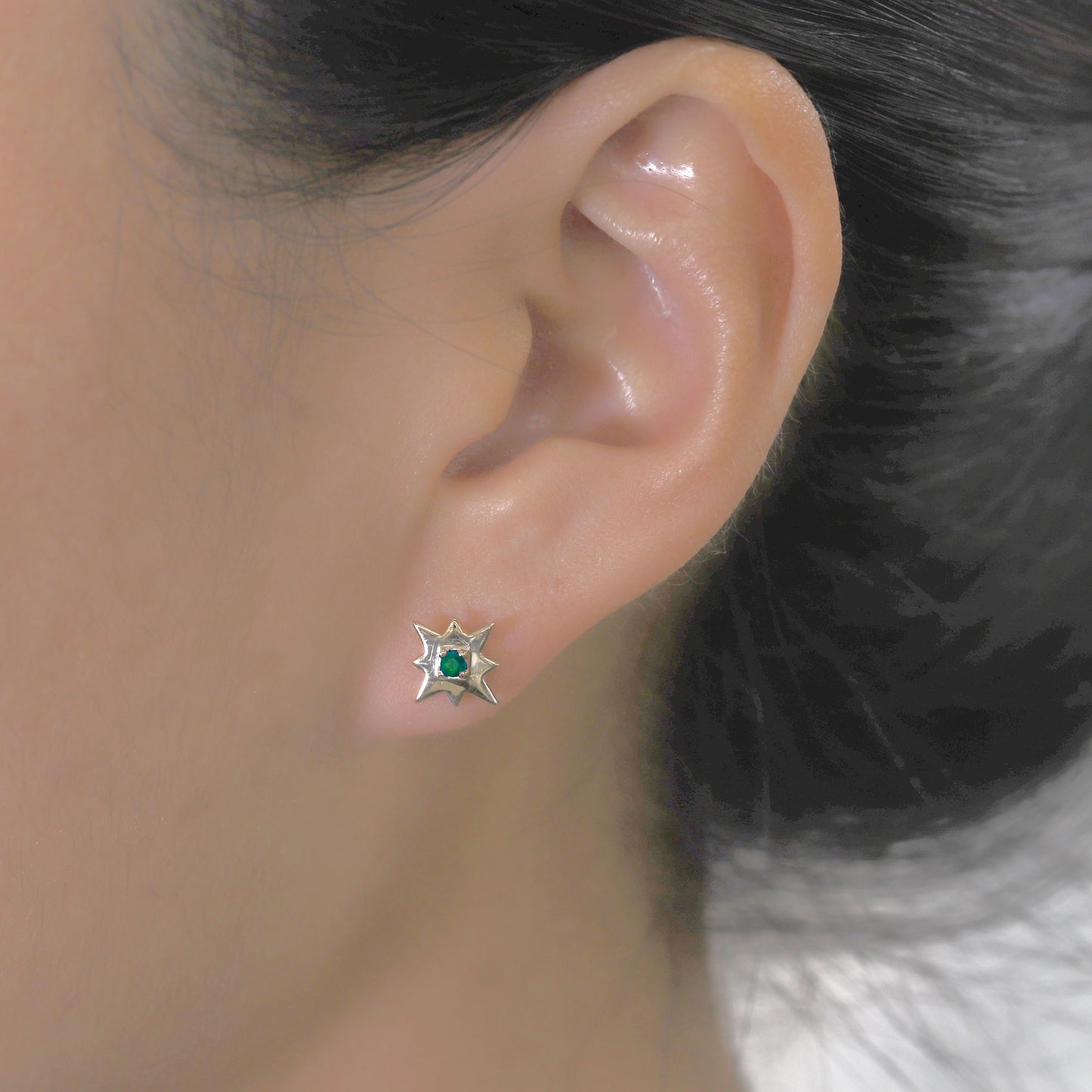 14K EMERALD STAR EARRING