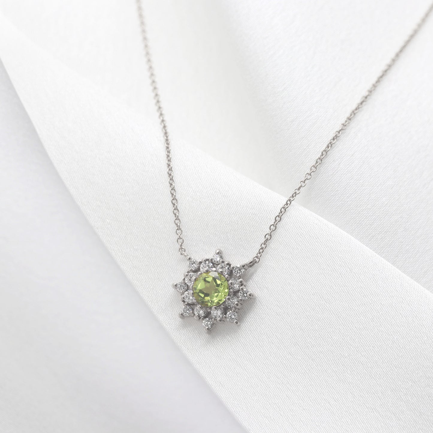 14K PERIDOT DIAMOND FLOWER NECKLACE