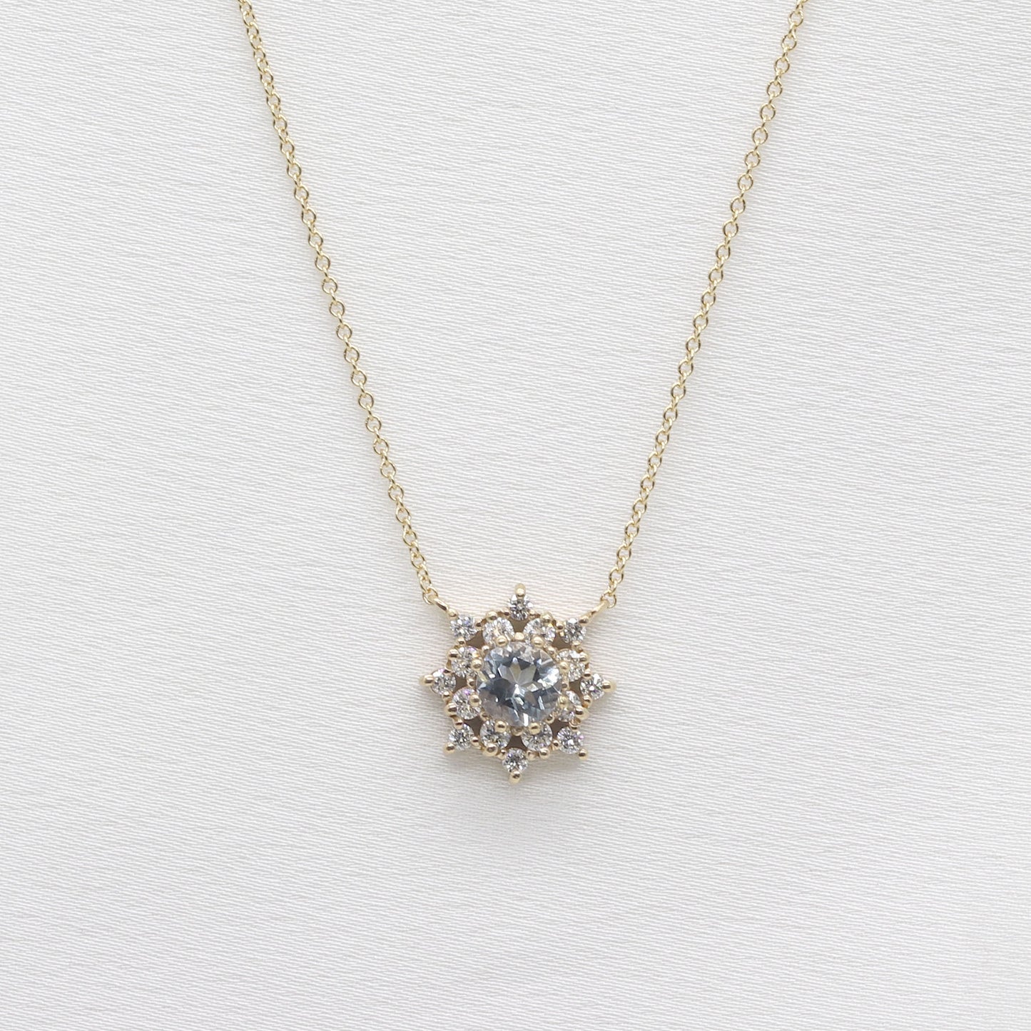 14K AQUAMARINE DIAMOND FLOWER NECKLACE