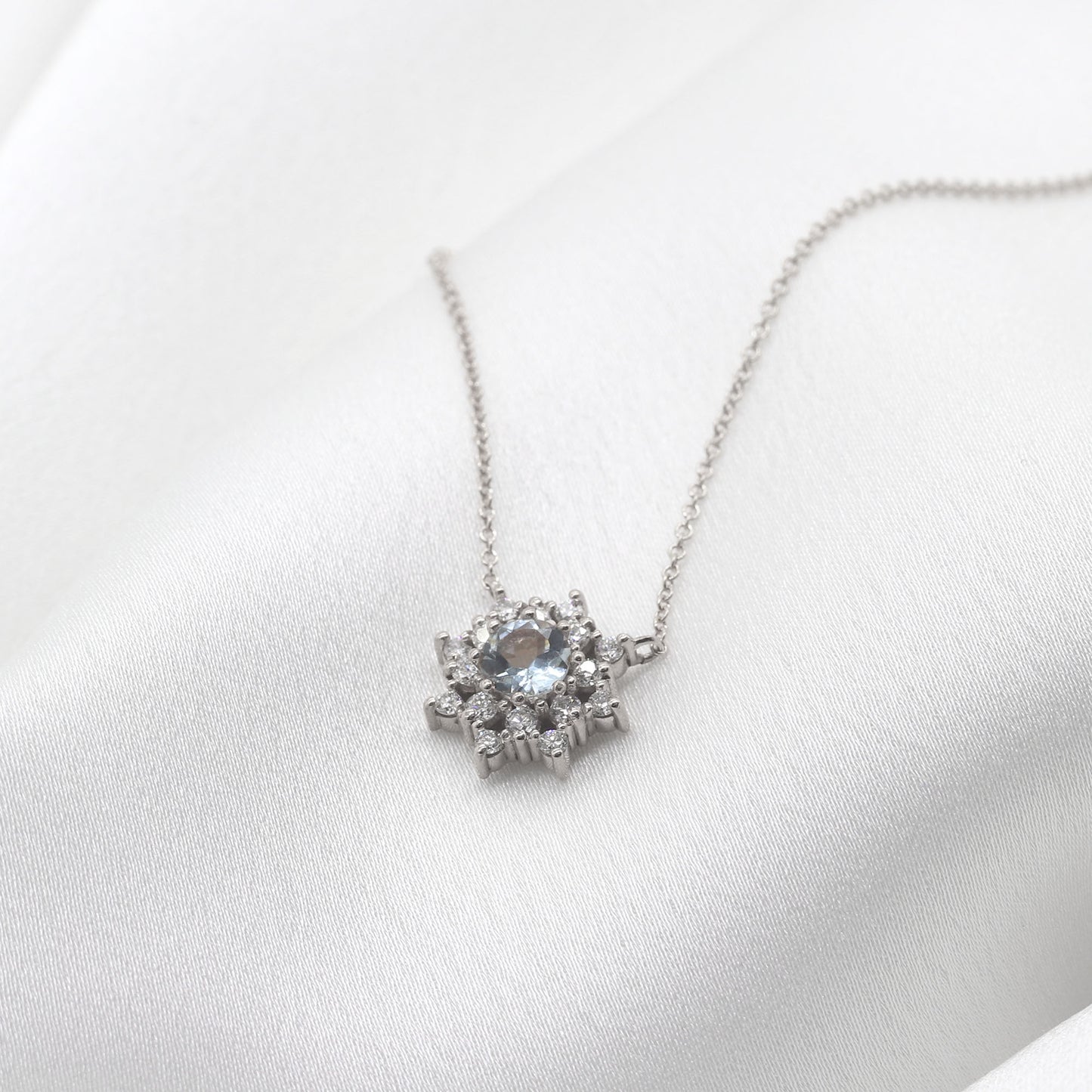 14K AQUAMARINE DIAMOND FLOWER NECKLACE