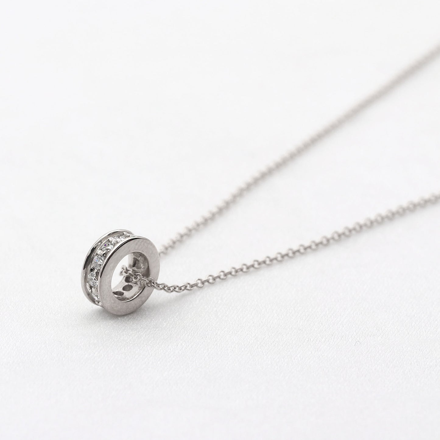 14K DIAMOND DONUT NECKLACE