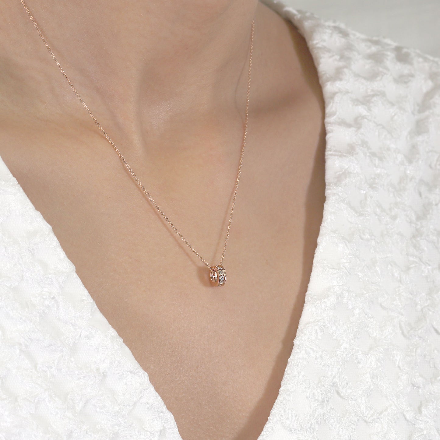 14K DIAMOND DONUT NECKLACE