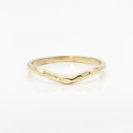 14K CURVED HAMMERED BAND