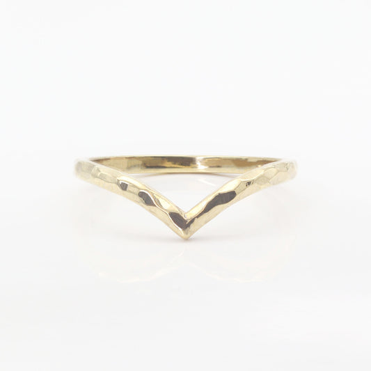 14K CHEVRON HAMMERED BAND