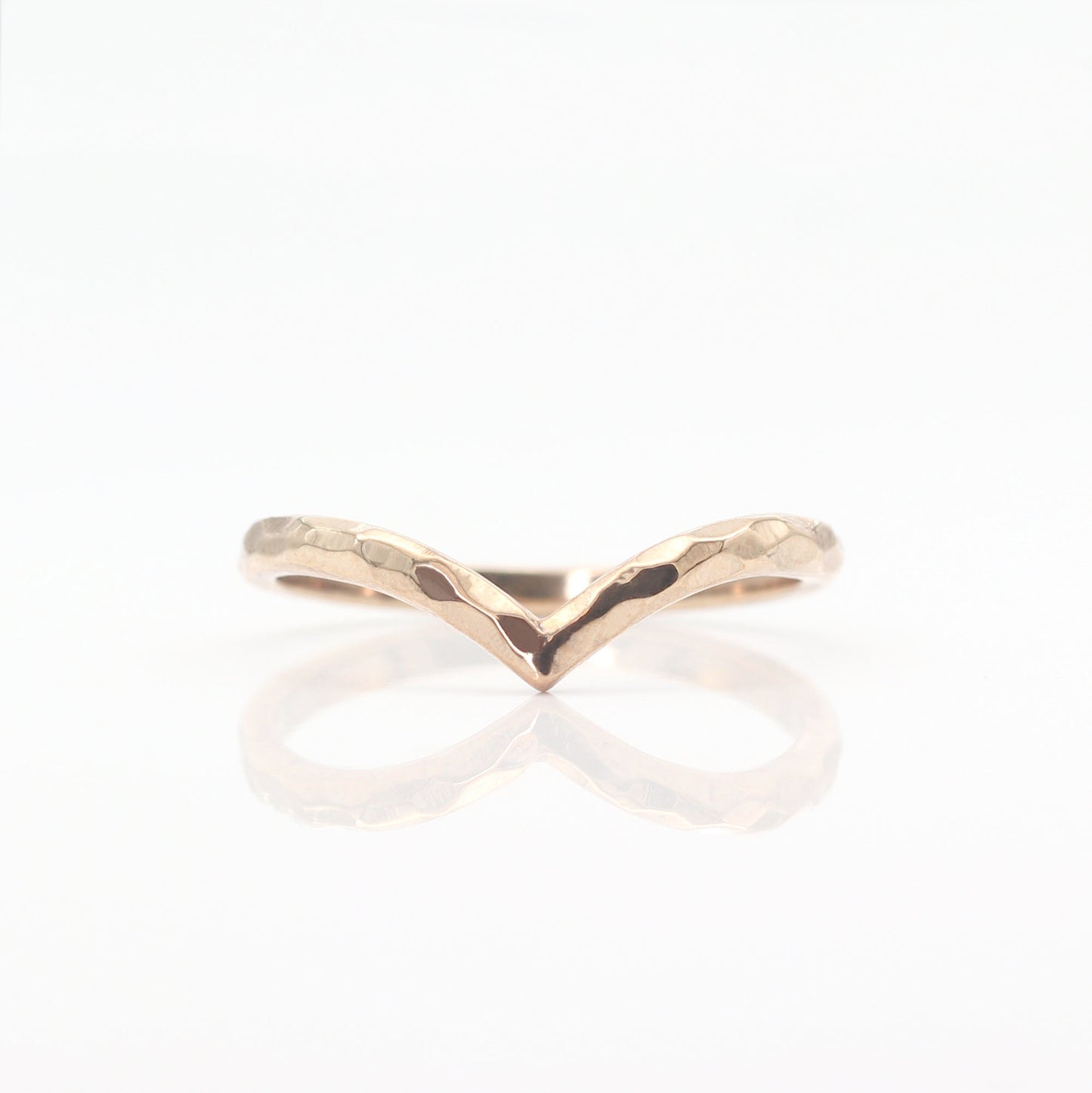 14K CHEVRON HAMMERED BAND