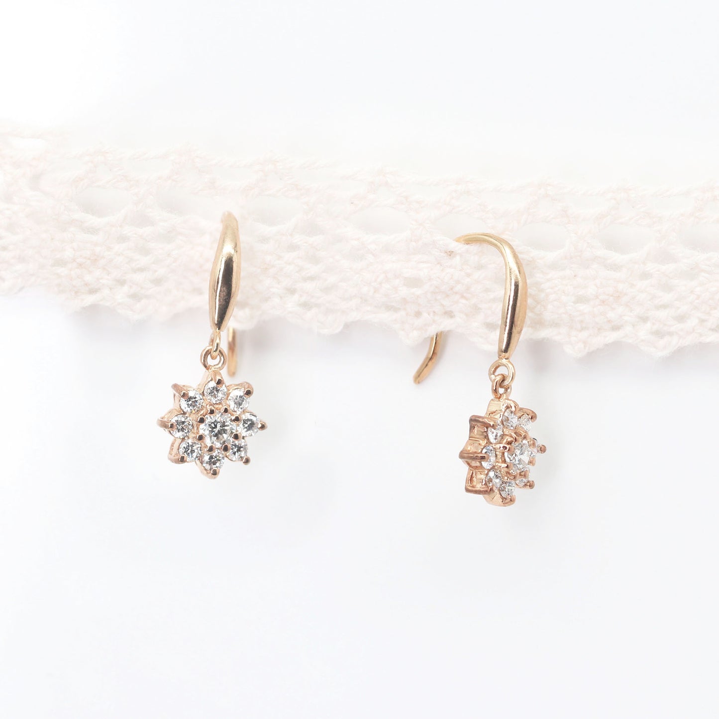 14K DIAMOND FLOWER PLAIN HOOK EARRING