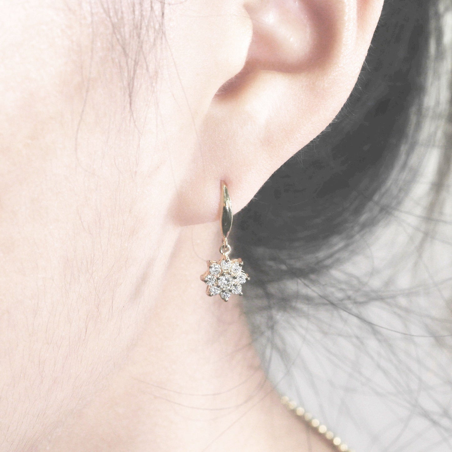 14K DIAMOND FLOWER PLAIN HOOK EARRING