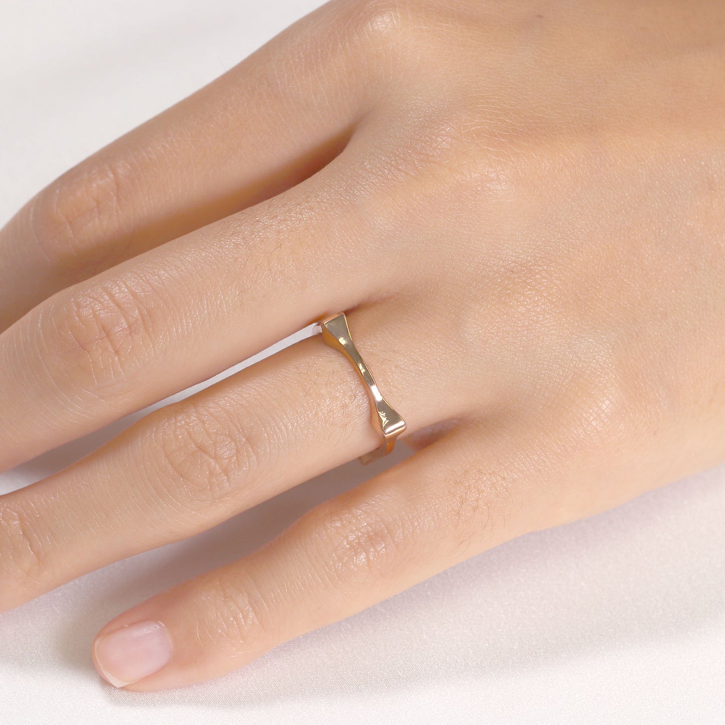 14K SQUARED POINT BAND