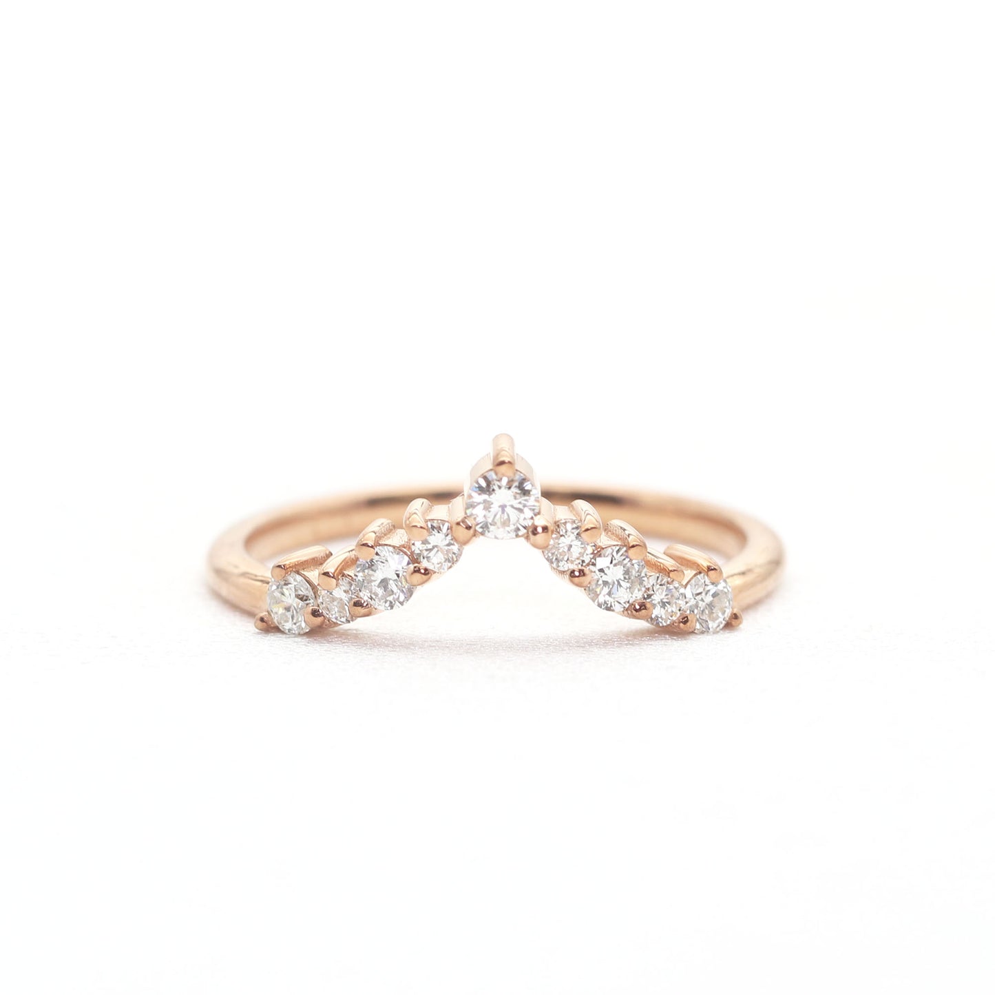 14K 0.27CT DIAMOND CHEVRON BAND