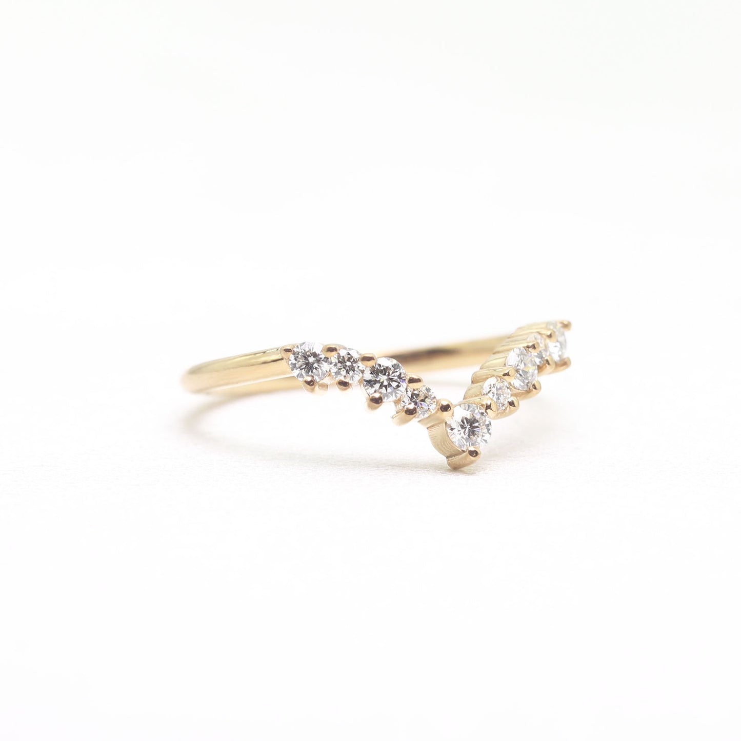 14K 0.27CT DIAMOND CHEVRON BAND