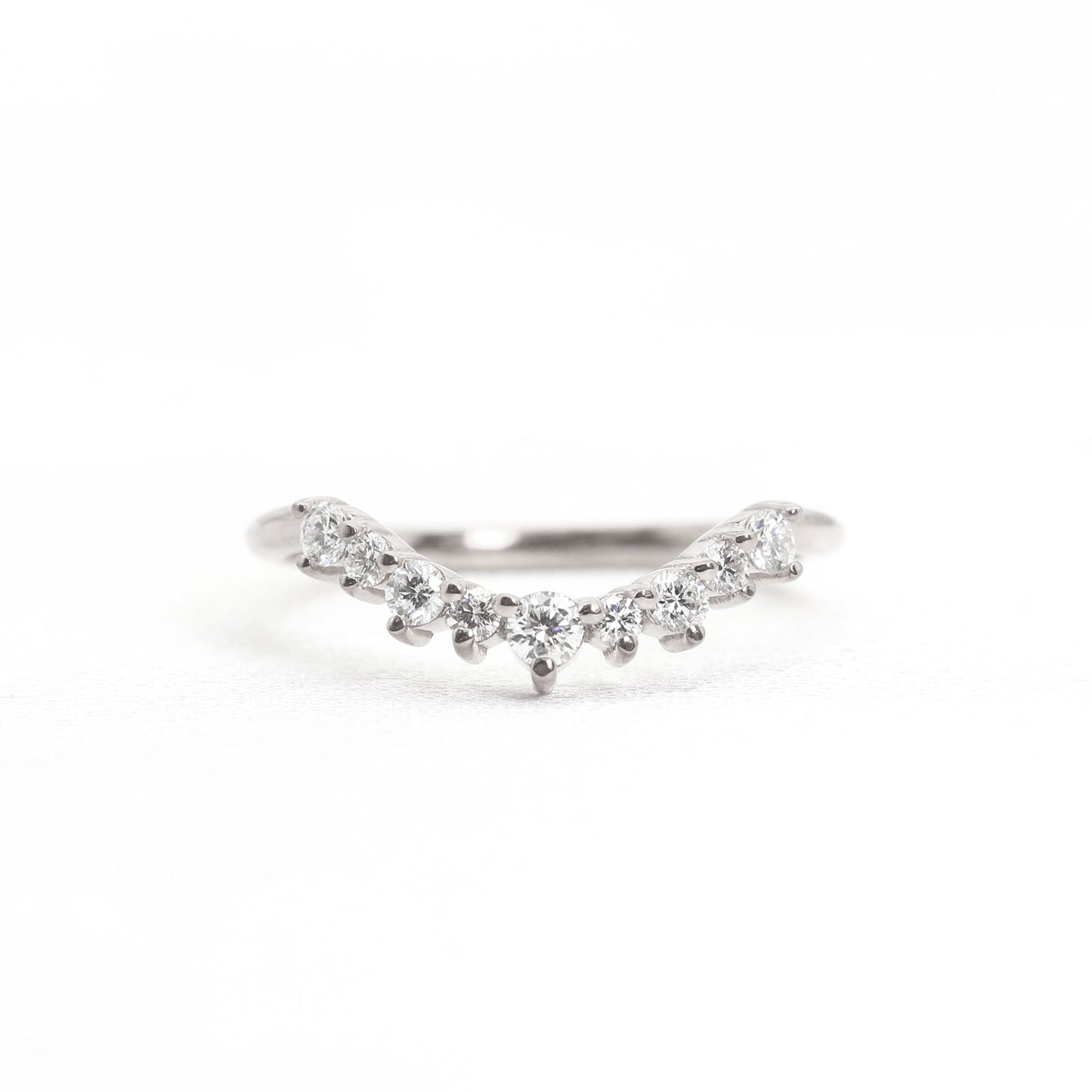 14K 0.27CT DIAMOND CURVED BAND