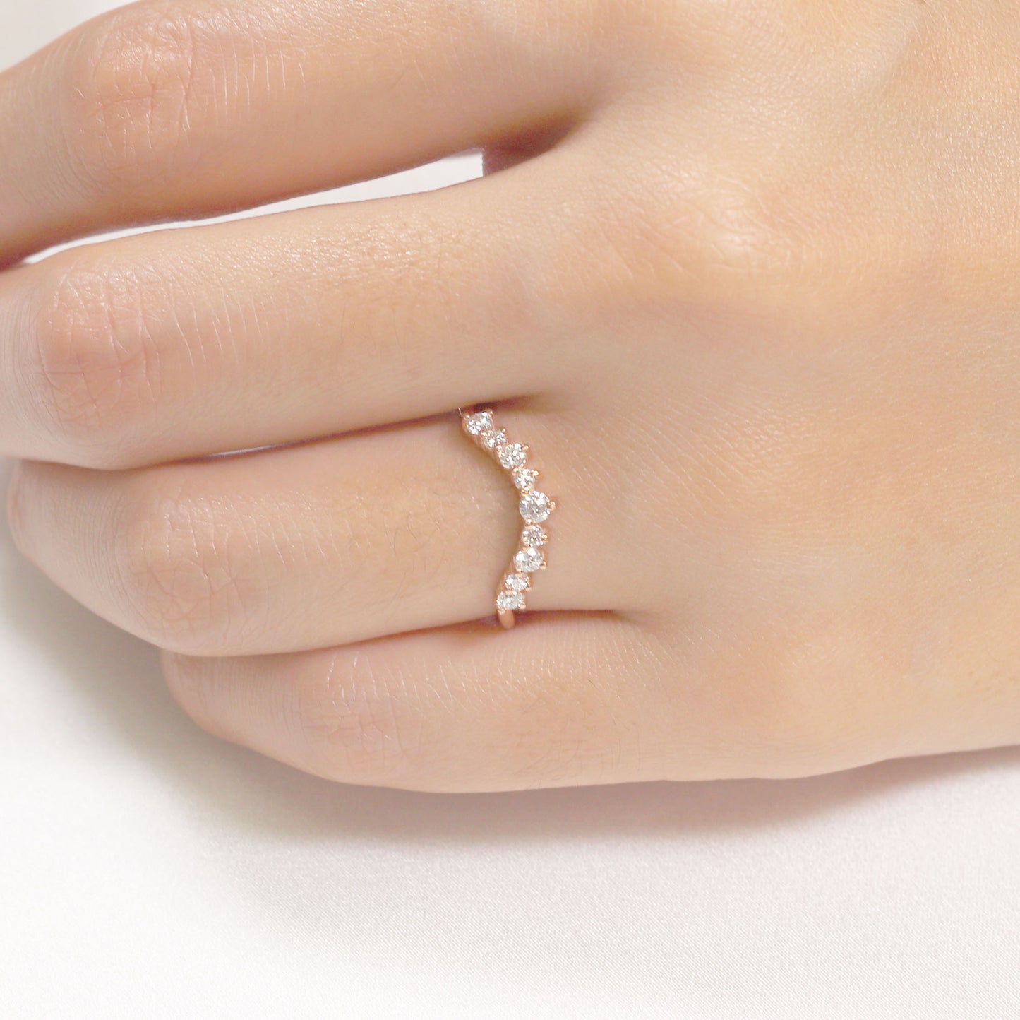 14K 0.27CT DIAMOND CURVED BAND