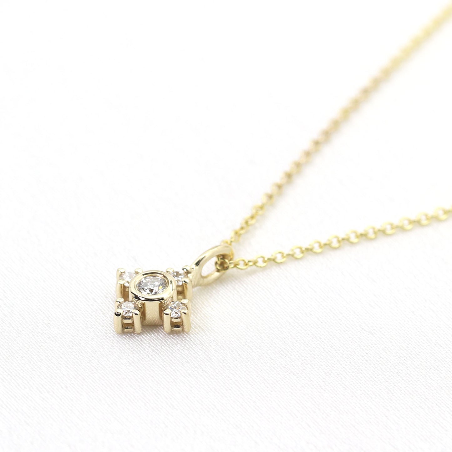 14K 0.12CT DIAMOND TINY CROSS NECKLACE