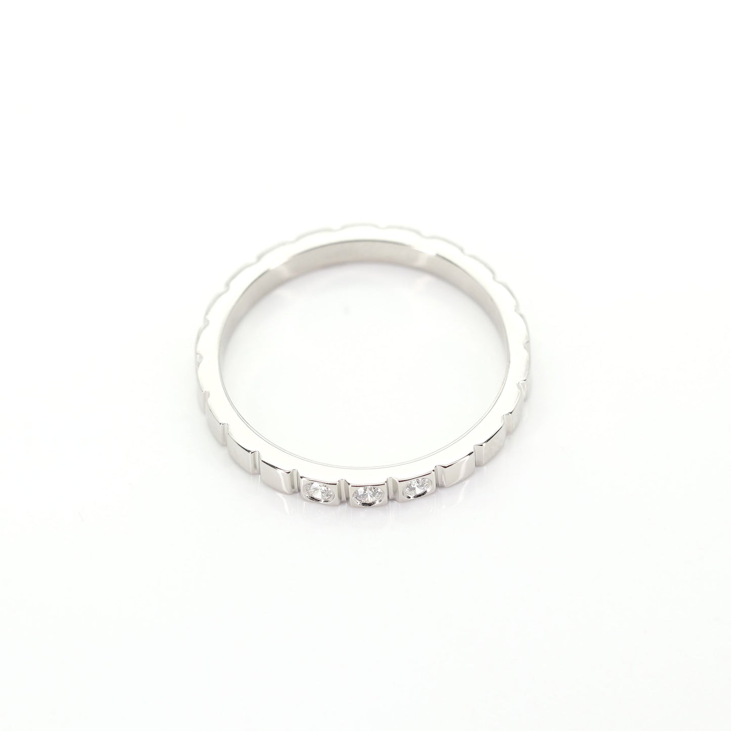 14K 3 DIAMOND SQUARE PATTERN BAND