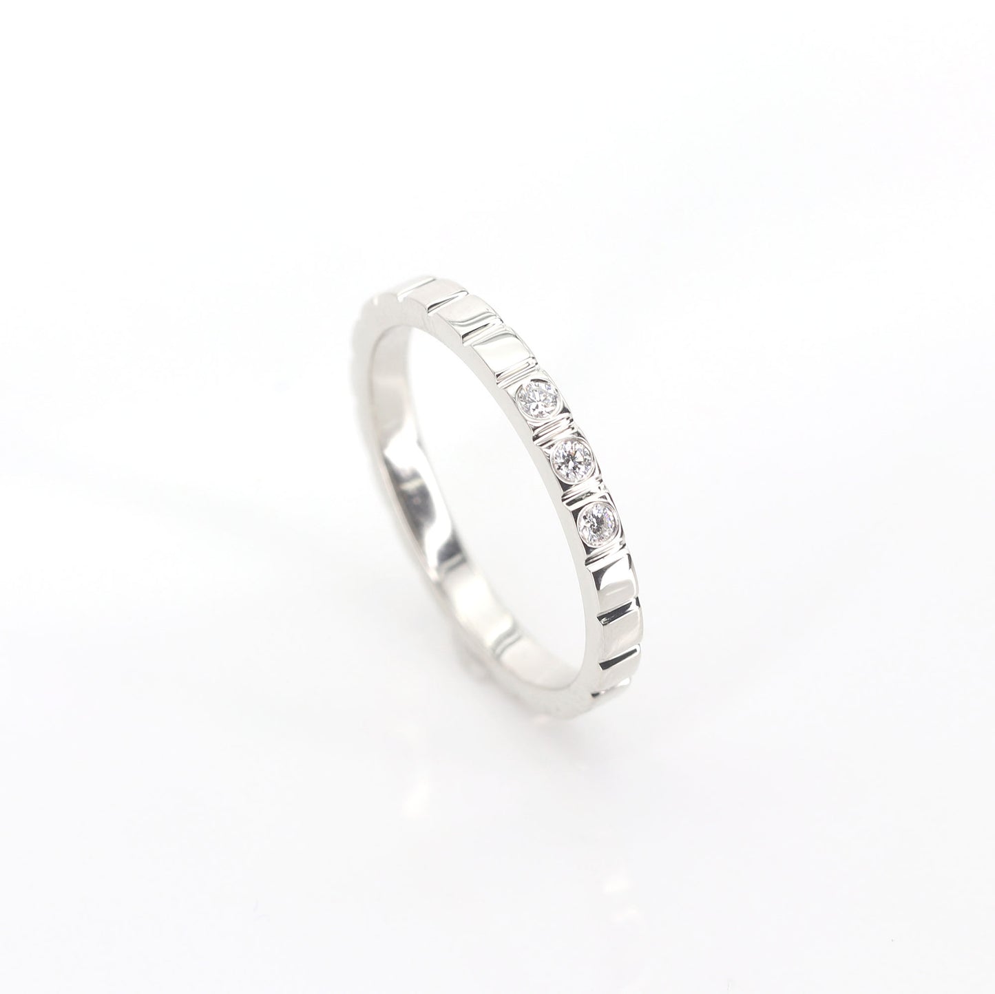 14K 3 DIAMOND SQUARE PATTERN BAND