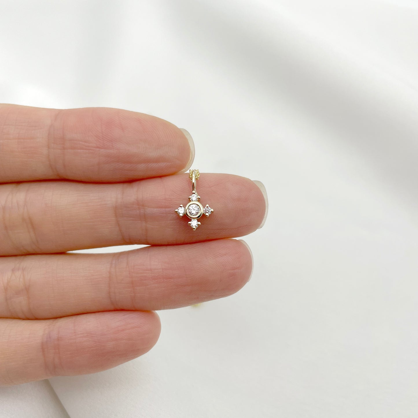 14K 0.12CT DIAMOND TINY CROSS NECKLACE