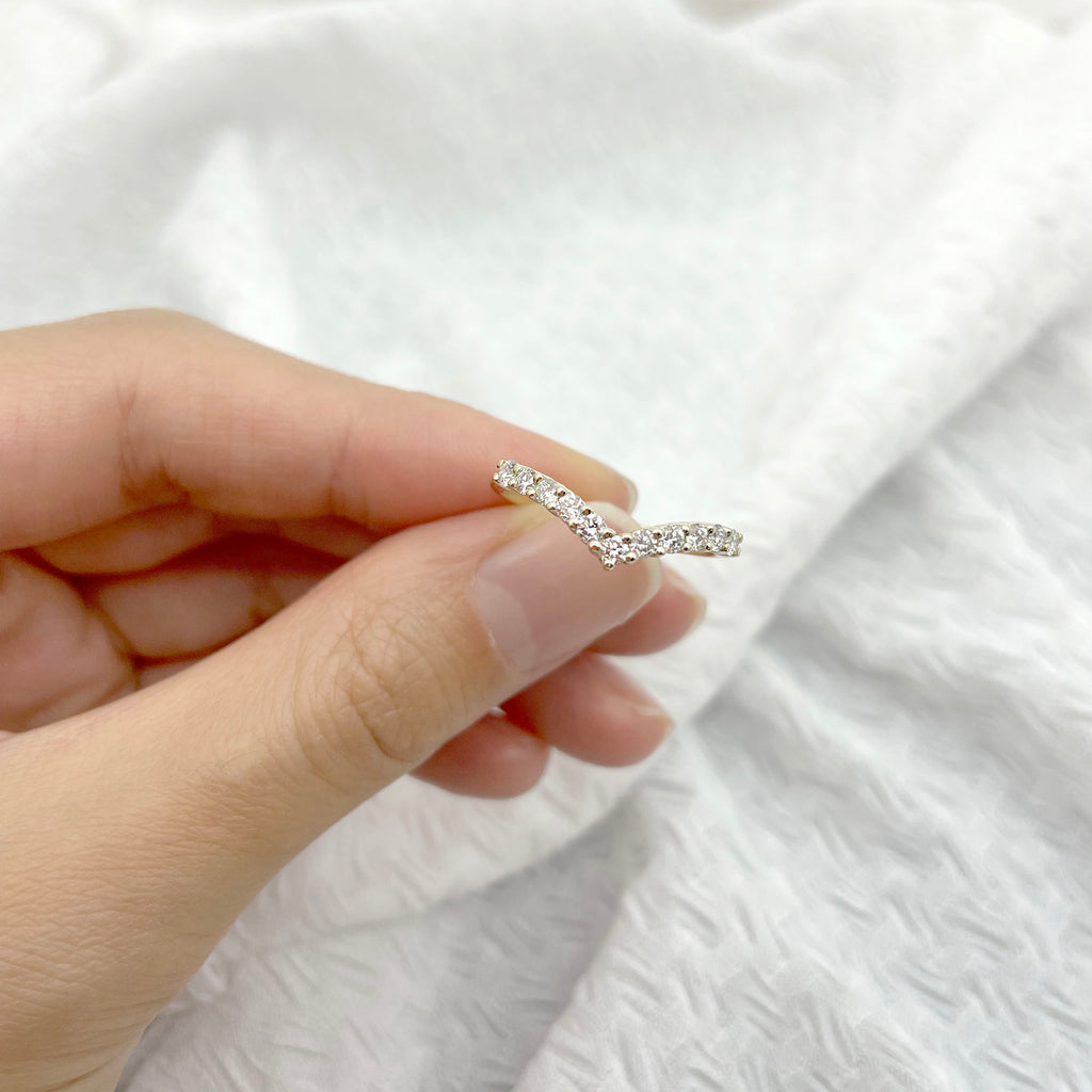 14K 0.42CT DIAMOND CHEVRON BAND