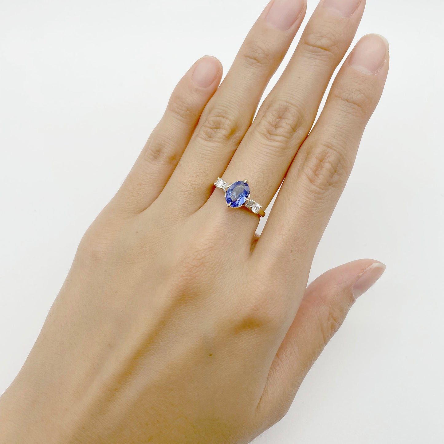 14K OVAL TANZANITE DIAMOND RING