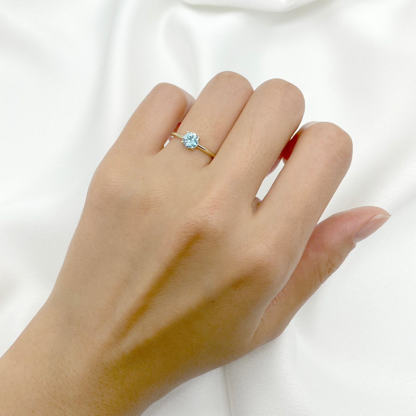 14K ROUND BLUE ZIRCON SOLITAIRE RING