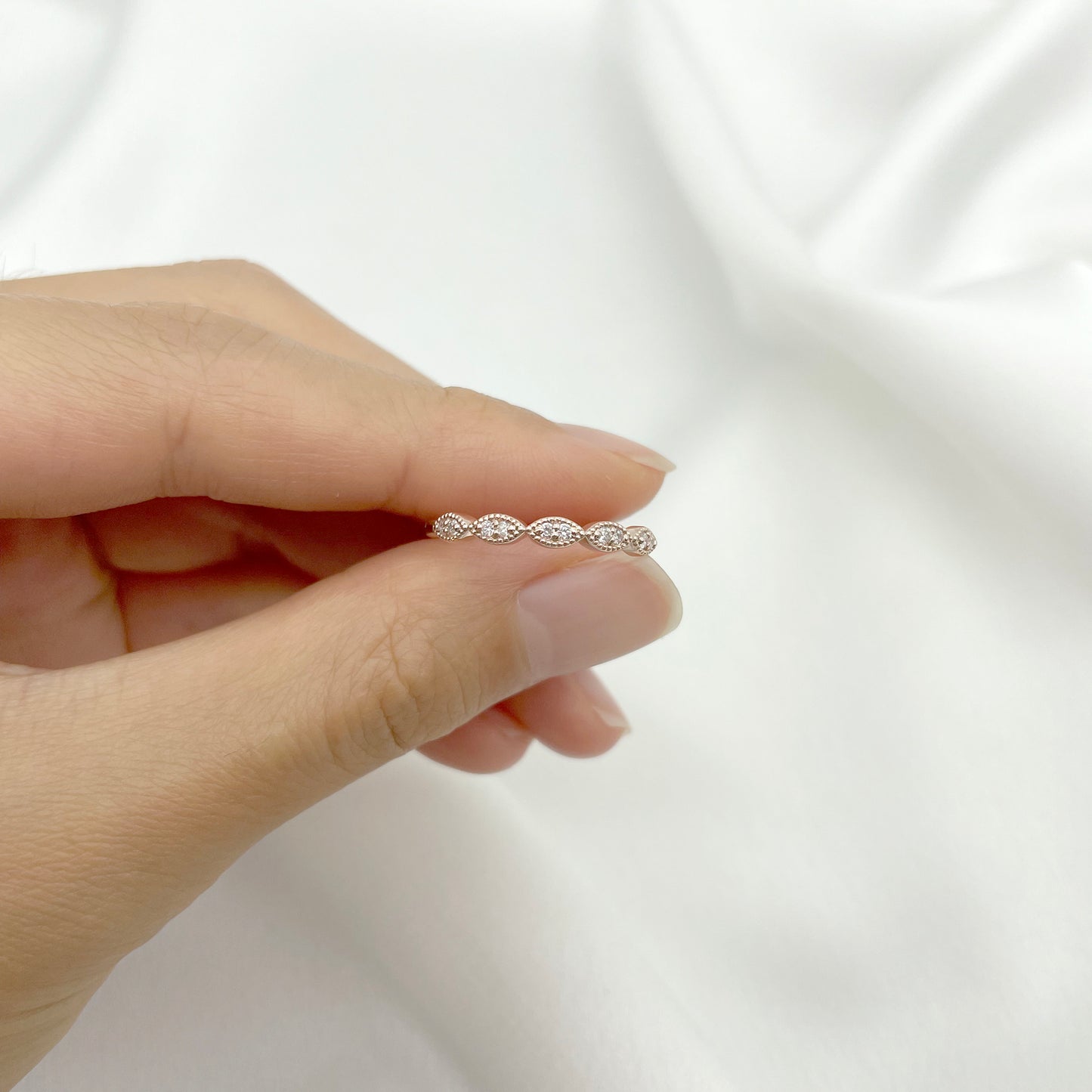 14K 0.12CT DIAMOND ART DECO BAND