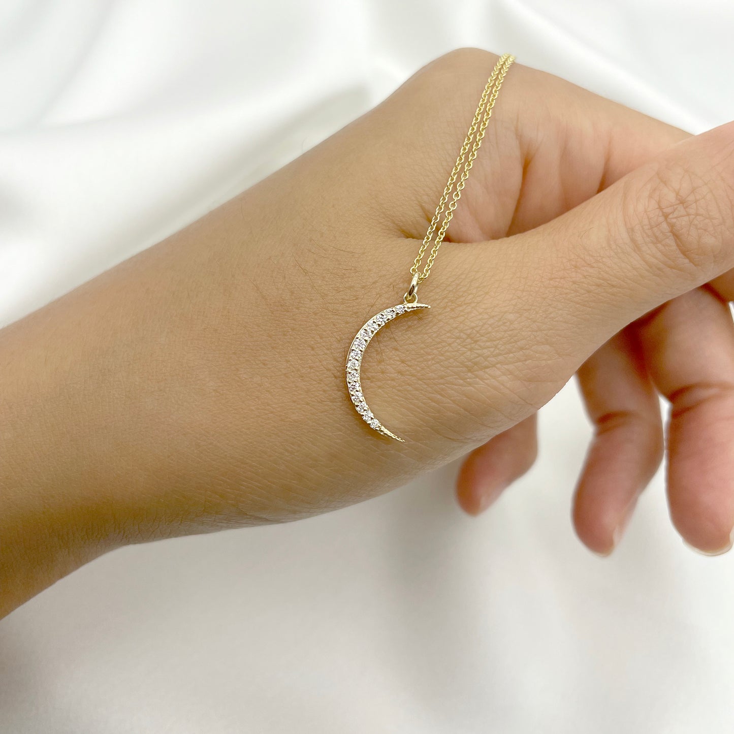 14K DIAMOND MOON NECKALCE