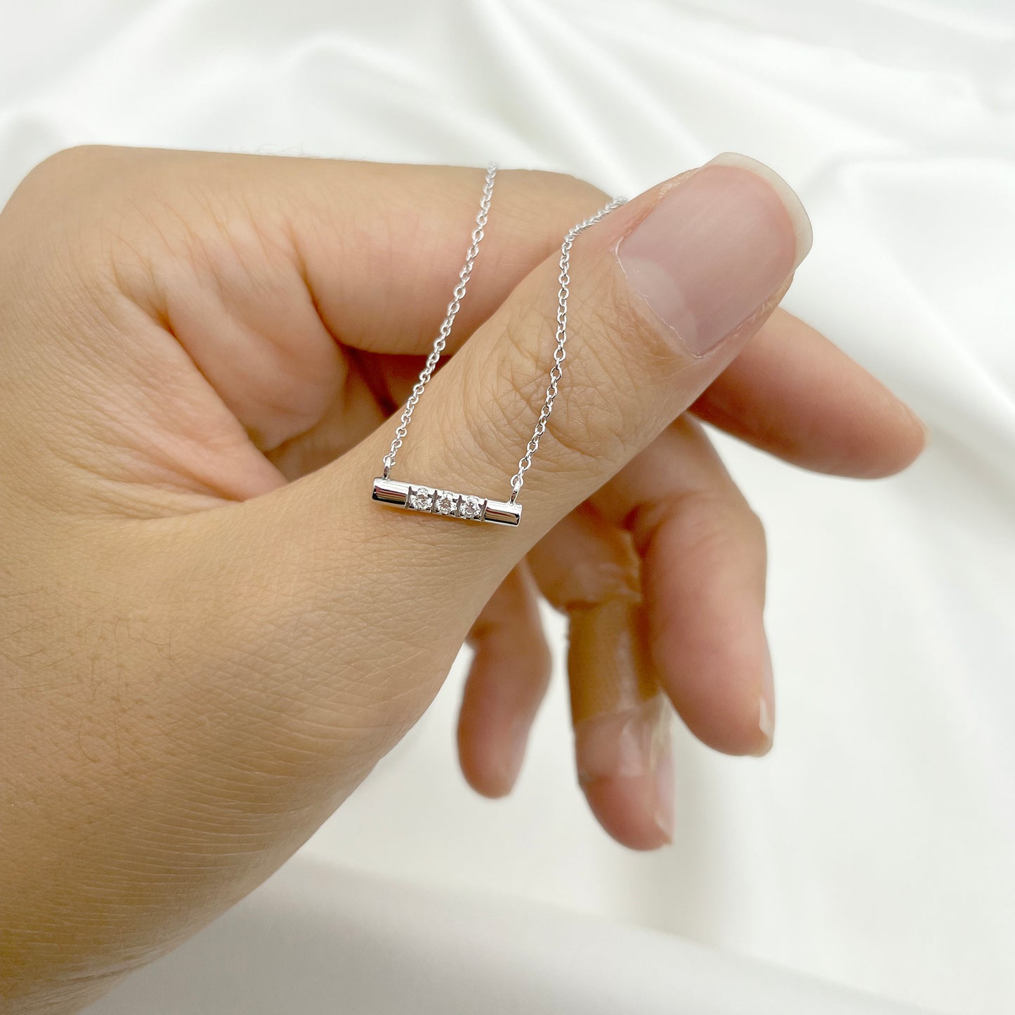 14K DIAMOND CIRCULAR BAR NECKLACE