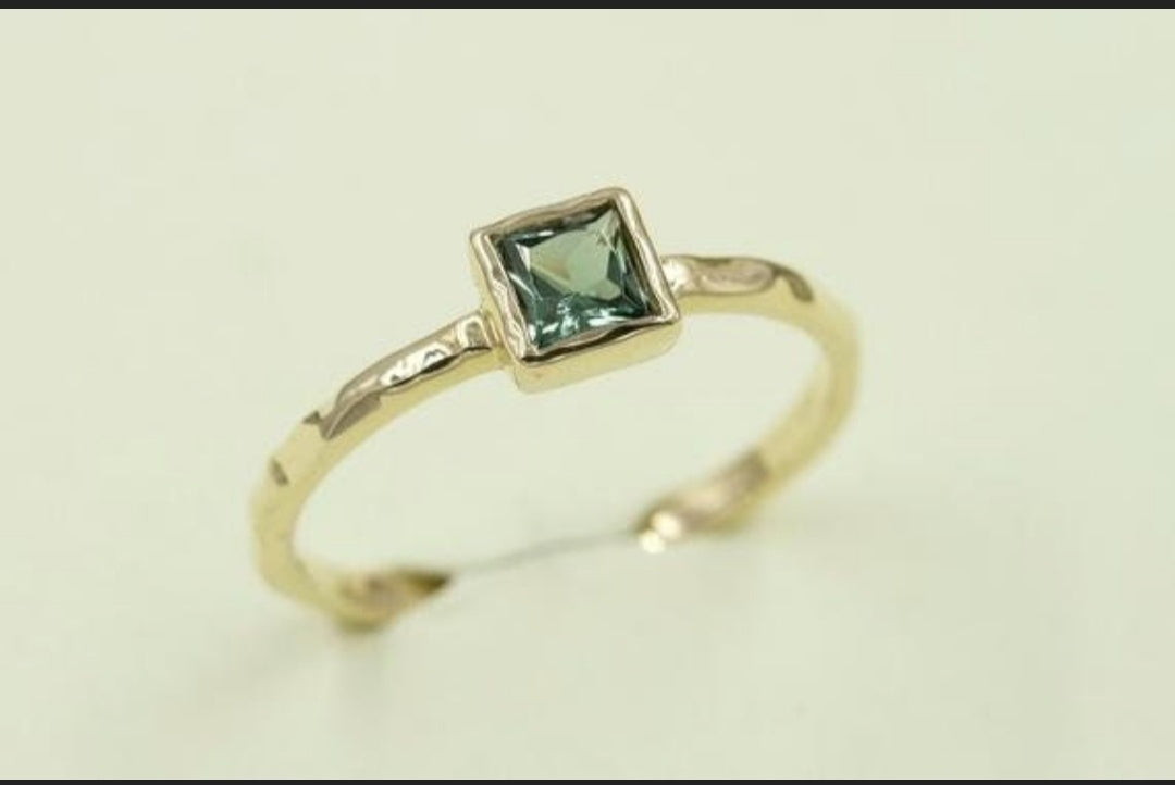 14K GREEN TOURMALINE BEZEL SOLITAIRE RING