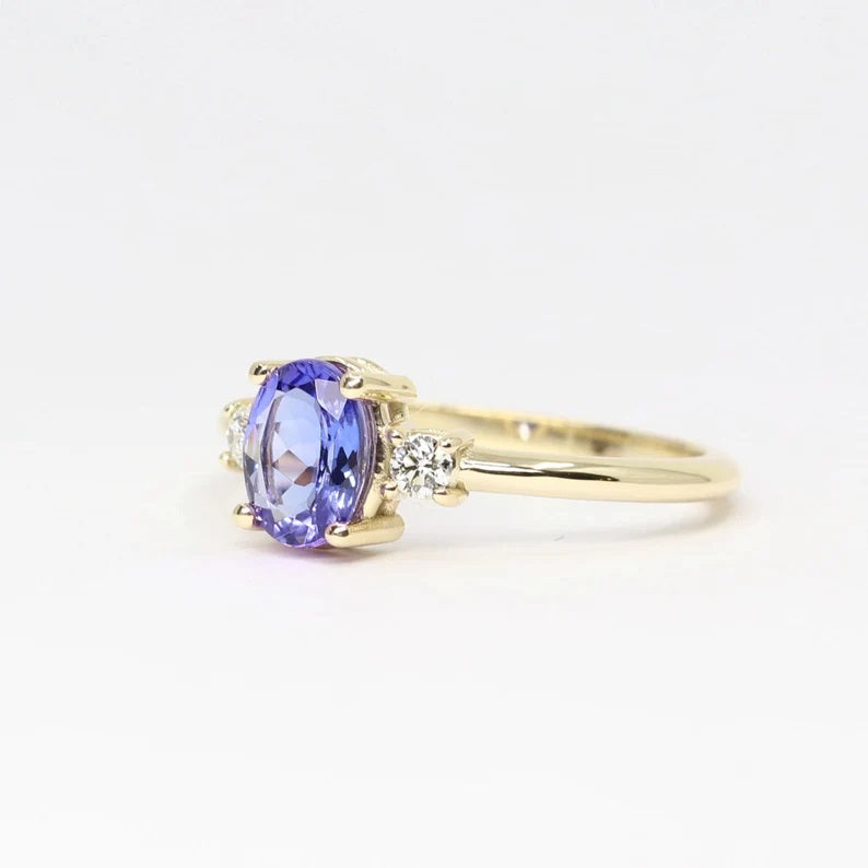 14K OVAL TANZANITE 0.10CT DIAMOND RING