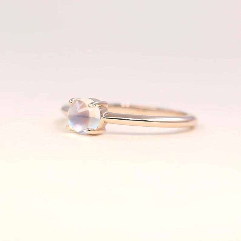 14K MOONSTONE SOLITAIRE RING