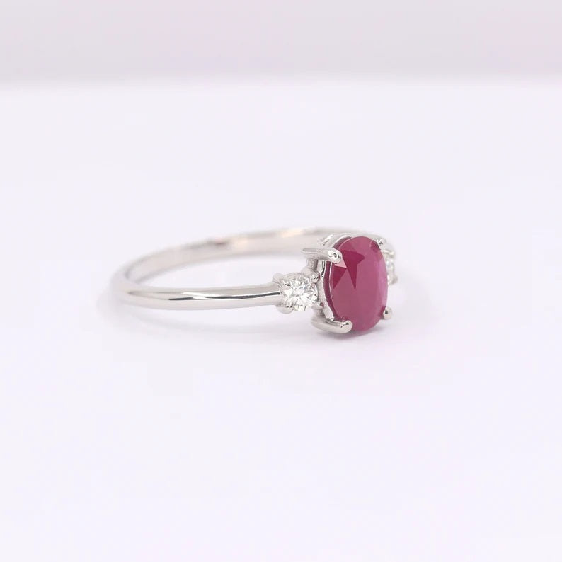 14K OVAL RUBY 0.10CT DIAMOND RING