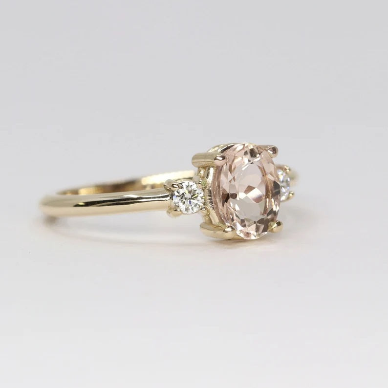 14K OVAL MORGANITE 0.10CT DIAMOND RING