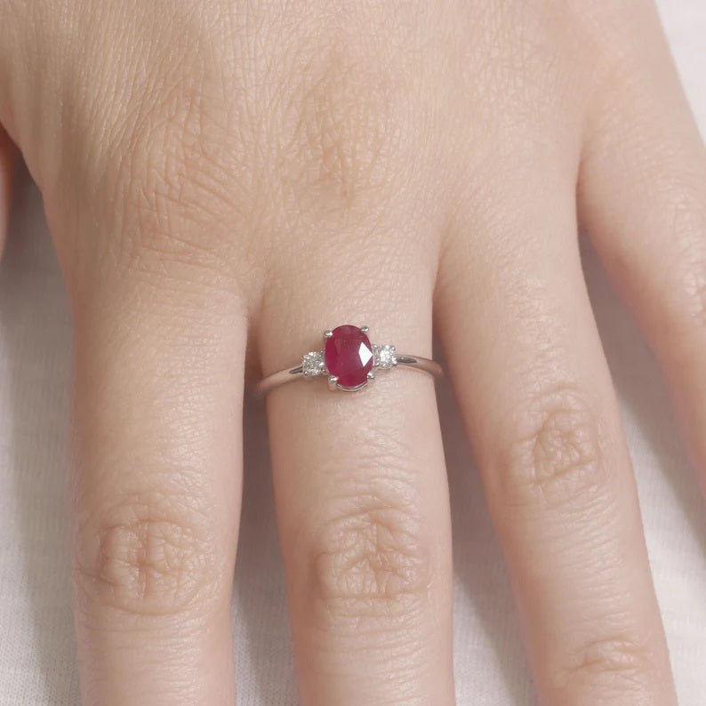 14K OVAL RUBY 0.10CT DIAMOND RING