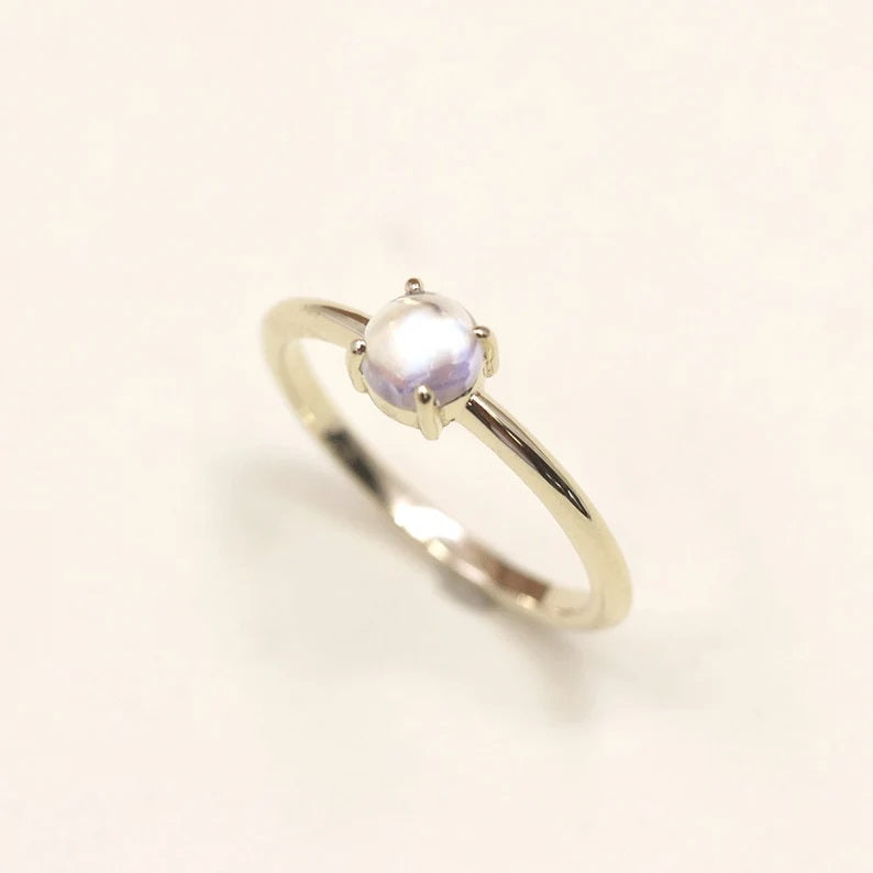 14K MOONSTONE SOLITAIRE RING