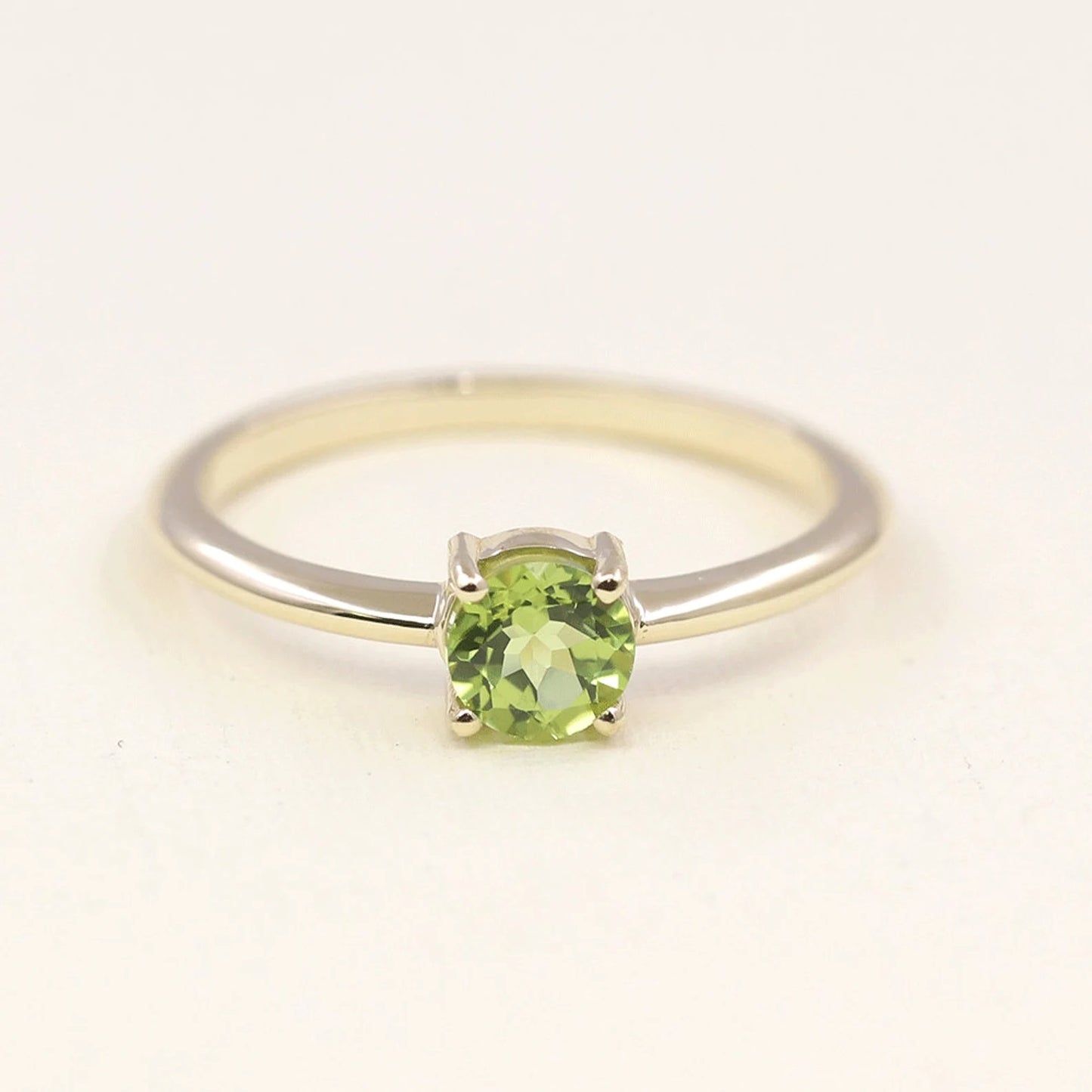 14K PERIDOT SOLITAIRE RING