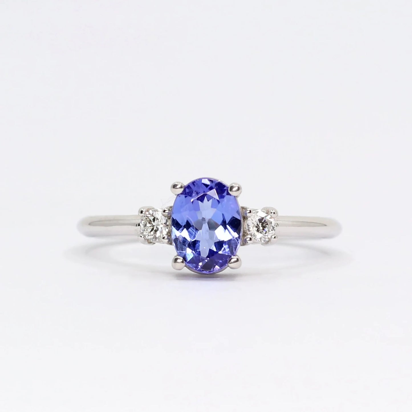 14K OVAL TANZANITE 0.10CT DIAMOND RING