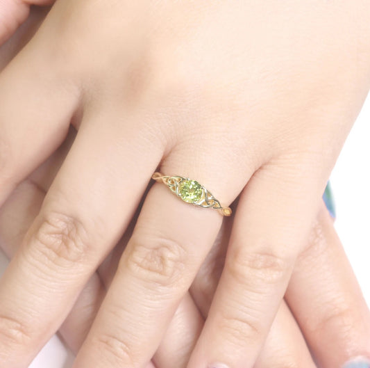 14K PERIDOT TWIST RING