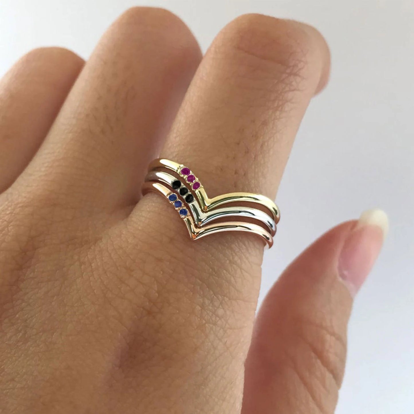 14K 3 SAPPHIRE CHEVRON BAND