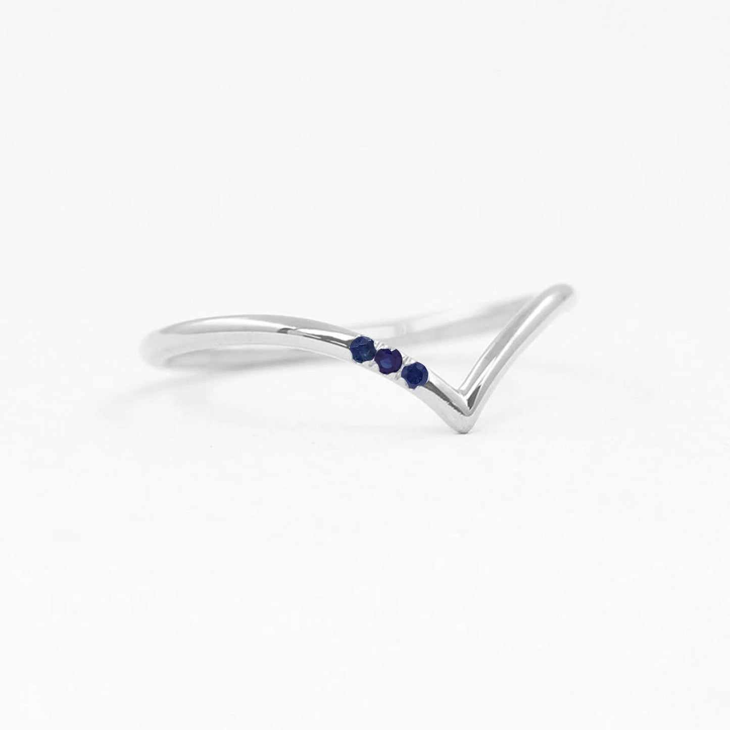 14K 3 SAPPHIRE CHEVRON BAND