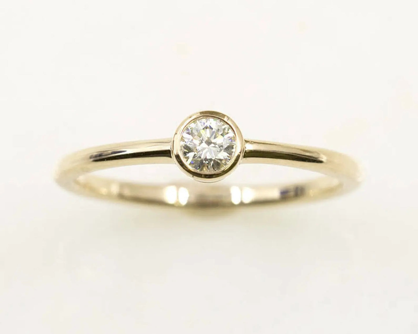 14K 0.15CT DIAMOND BEZEL SOLITAIRE RING