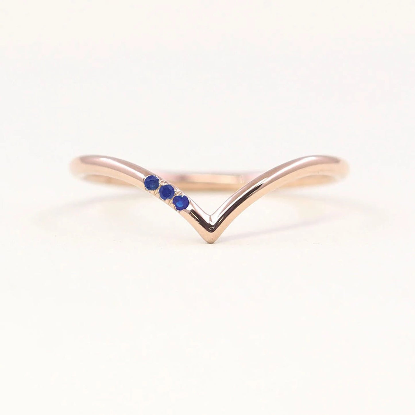 14K 3 SAPPHIRE CHEVRON BAND