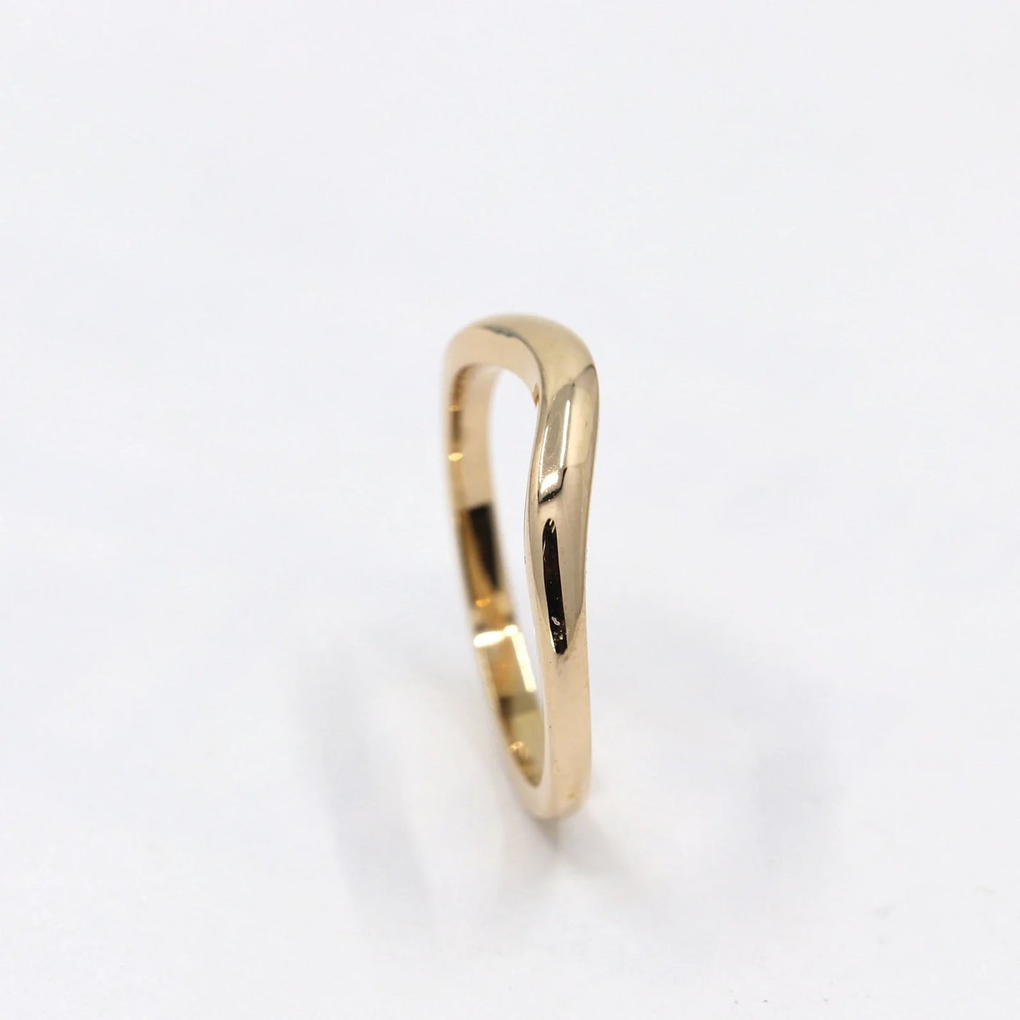 14K 2.5MM CURVED BAND