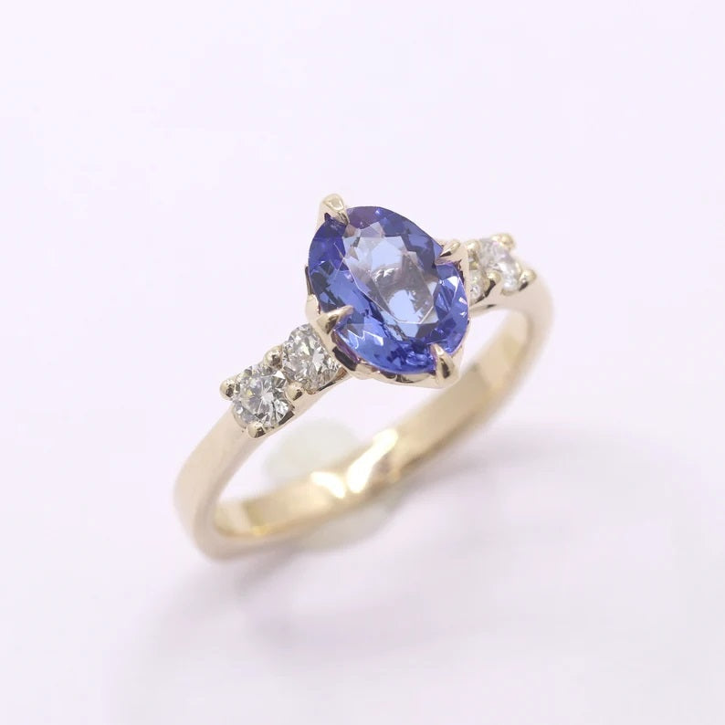 14K OVAL TANZANITE DIAMOND RING