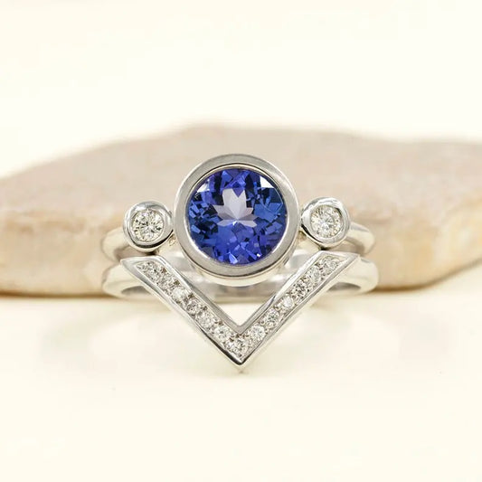 14K TANZANITE DIAMOND BEZEL RING DIAMOND V BAND 2 RING SET