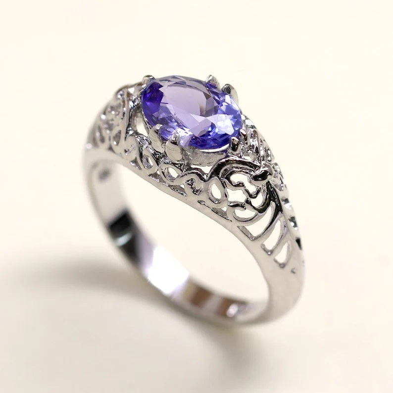 14K OVAL TANZANITE VINTAGE STYL RING