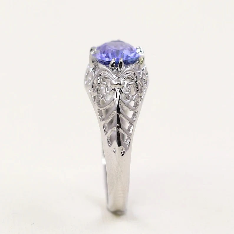 14K OVAL TANZANITE VINTAGE STYL RING