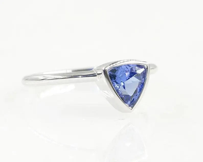 14K TRILLION TANZANITE BEZEL SOLITAIRE RING